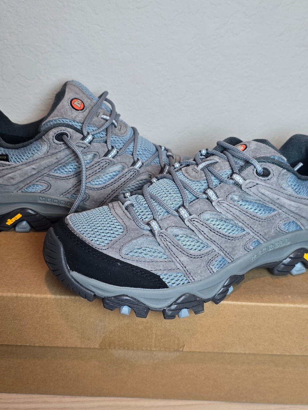 Brand New Merrell MOAB 3 WP Hiking Shoes Womens Size 8